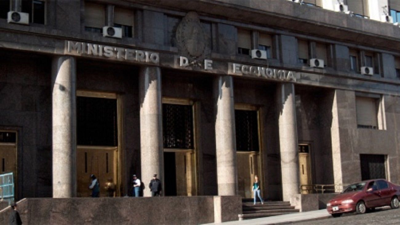 “Hay un exceso de regulaciones en cuanto a niveles de percepciones”, señaló un economista