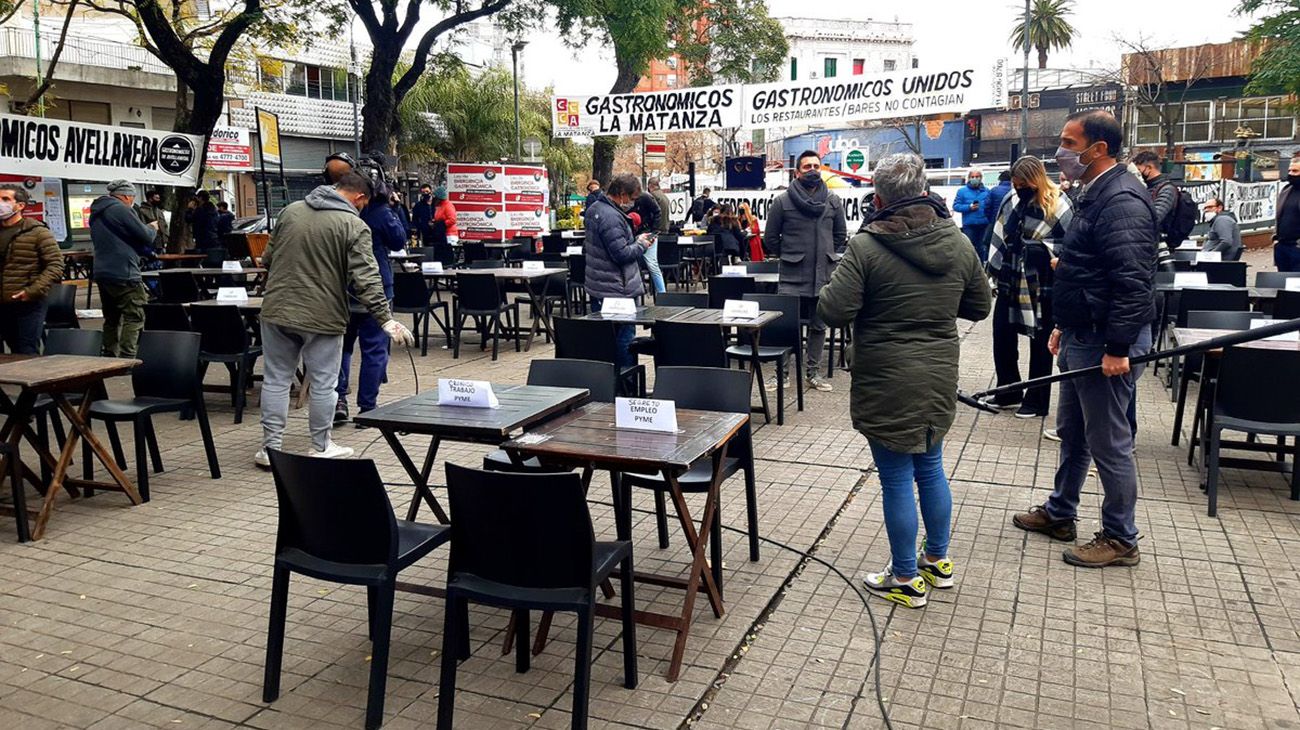 Los gastronómicos desafían las restricciones con una protesta en Plaza Serrano