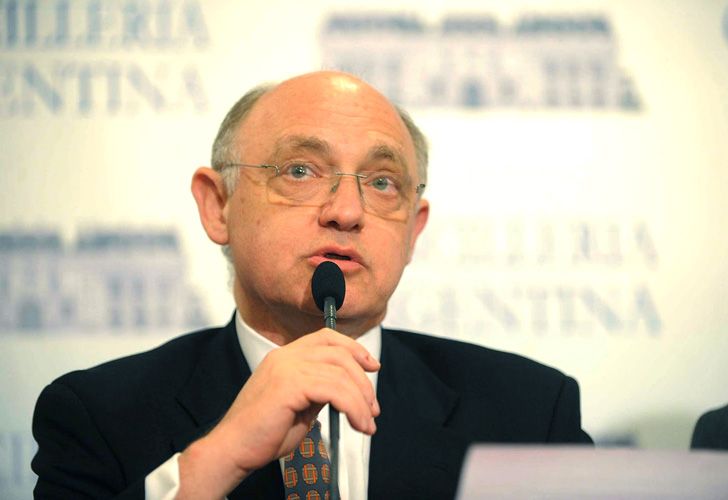 Piden que Timerman sea expulsado de la AMIA