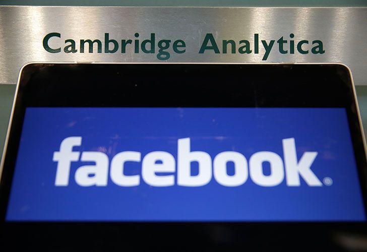 Cierra Cambridge Analytica tras el escándalo de filtración de datos de Facebook
