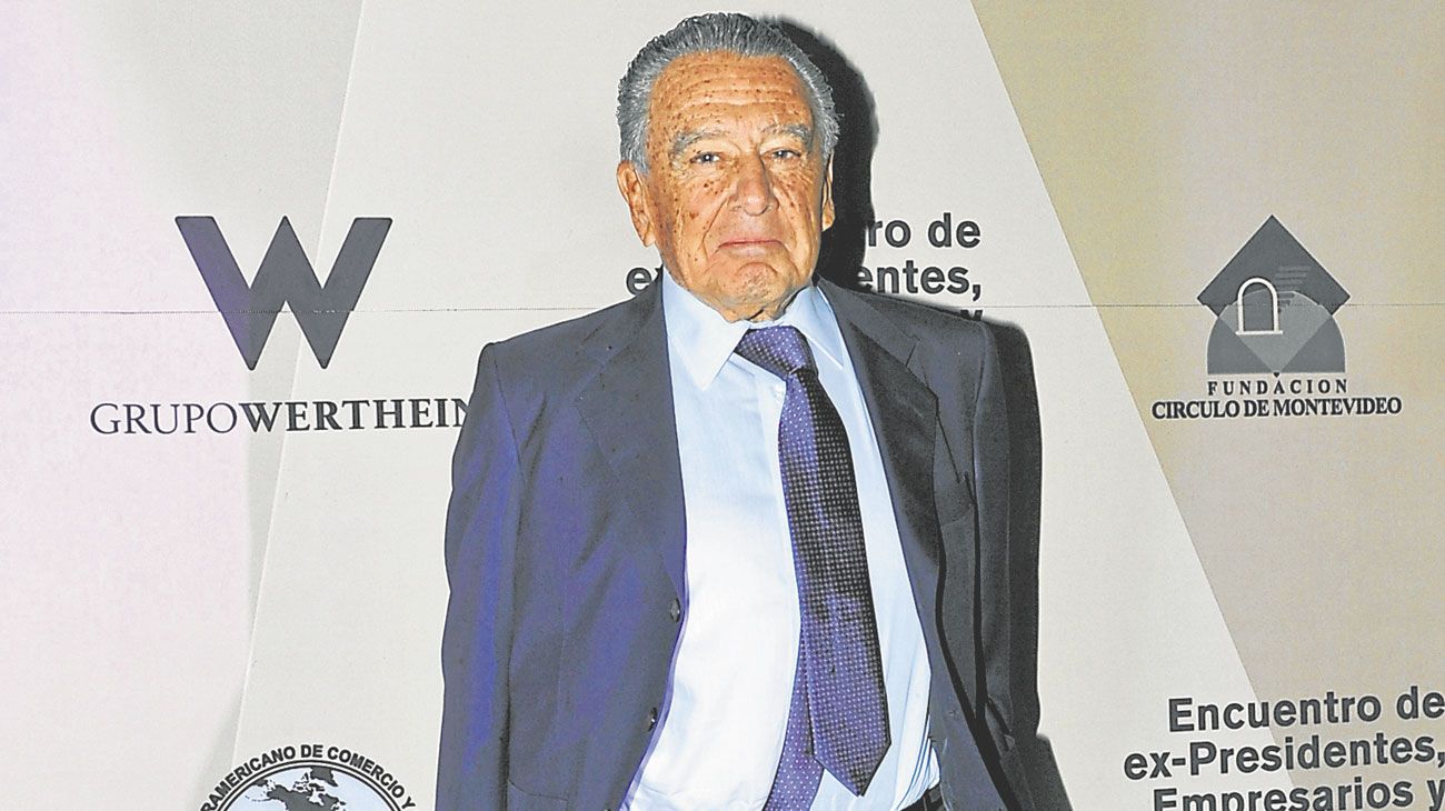 Eduardo Eurnekian: "Adoptemos el dólar, así se soluciona todo"