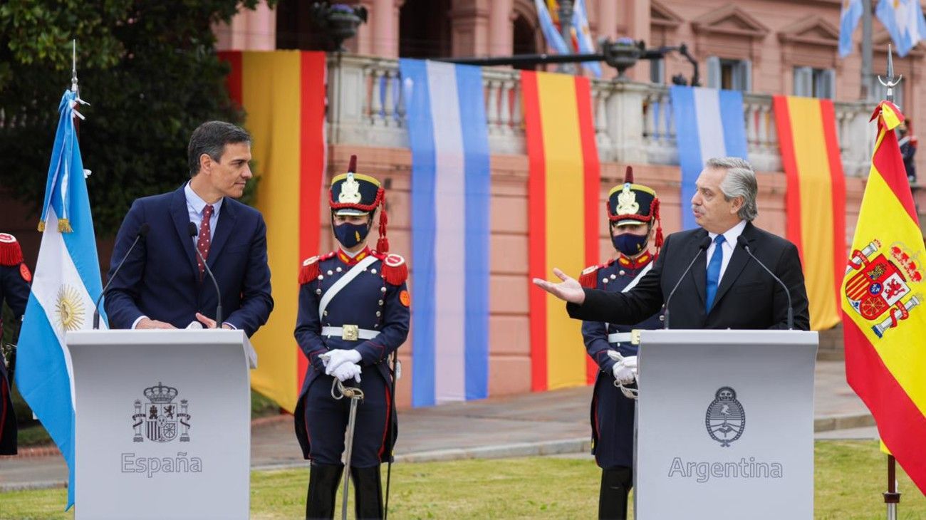 Pedro Sánchez reclamó que se permita ingresar a la Unión Europea a los vacunados con Sputnik V