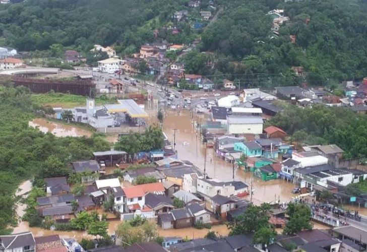 Declaran estado de emergencia en Florianópolis por inundaciones