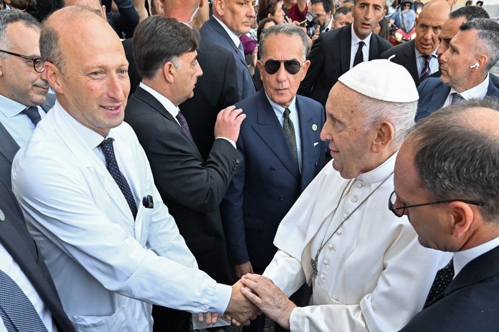 "Tenía los ojos abiertos, pero no respondía": el médico del Papa contó cómo fueron los últimos minutos con vida de Francisco
