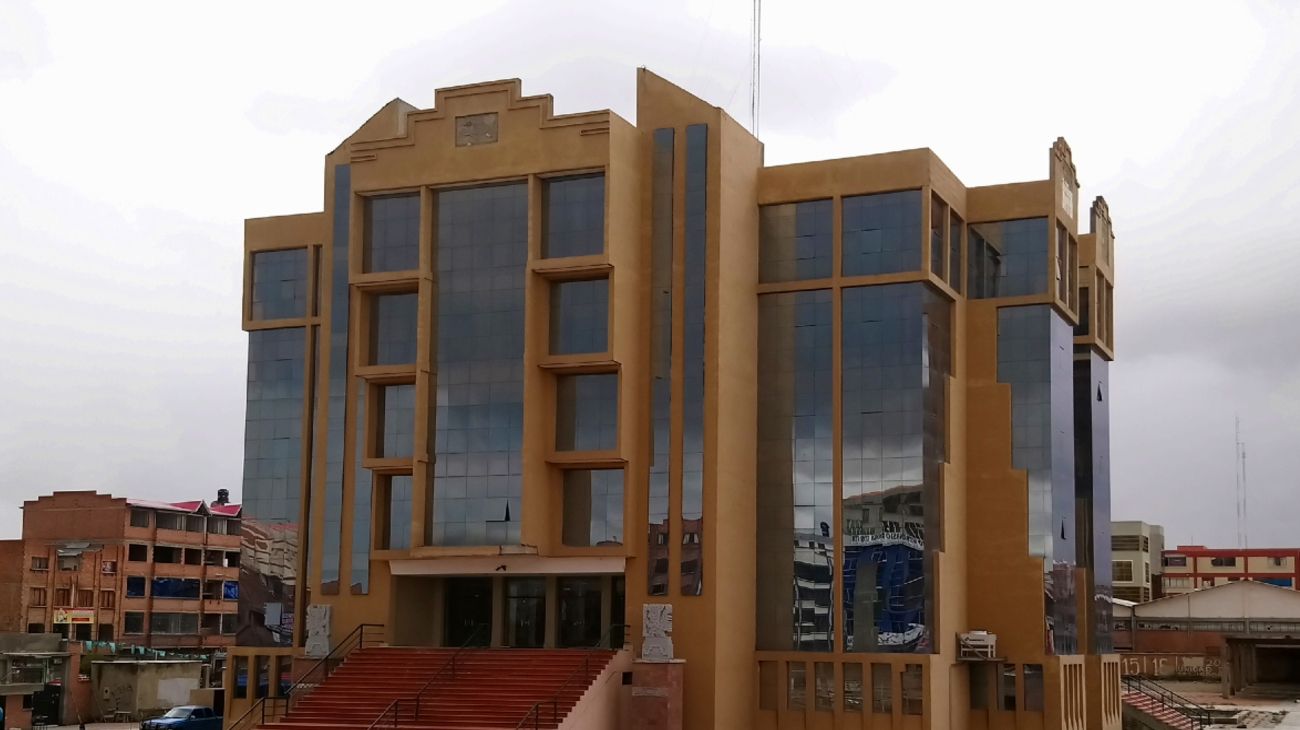 Video: siete estudiantes universitarios murieron en Bolivia tras caer de un cuarto piso
