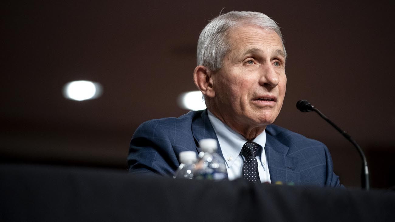 Covid-19: Fauci dijo que "no deberíamos sorprendernos" si surge una nueva variante