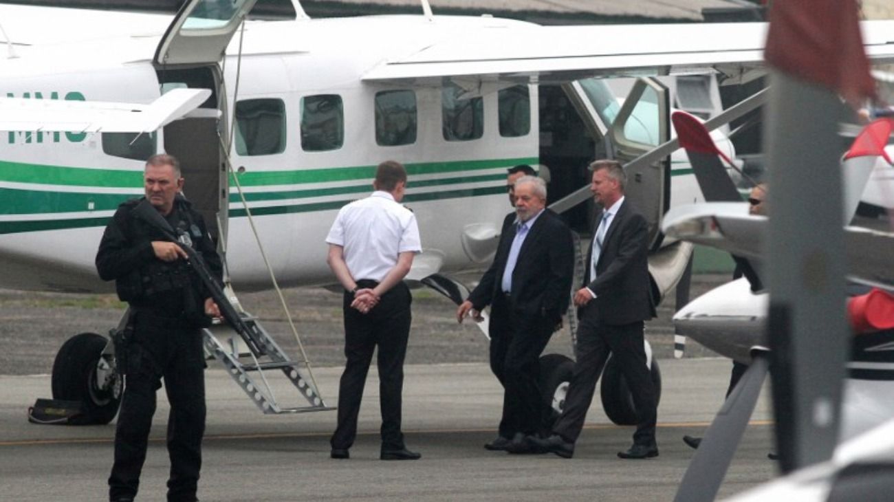 Lula salió de cárcel para asistir al entierro de su nieto de 7 años