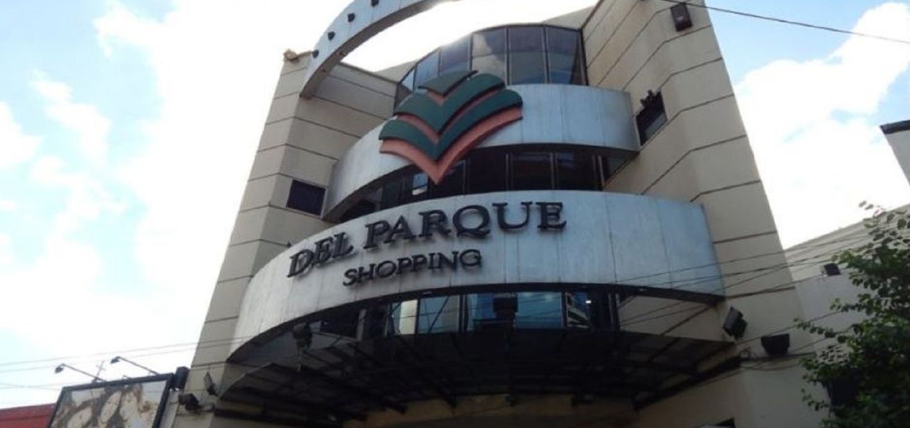 Shopping de Villa del Parque cierra sus puertas por caída del consumo