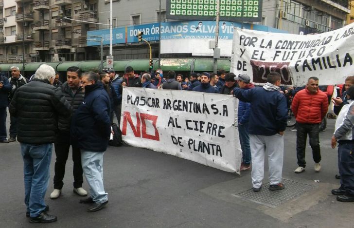 Sin solución en Plascar, empleados piden que el gobernador los atienda