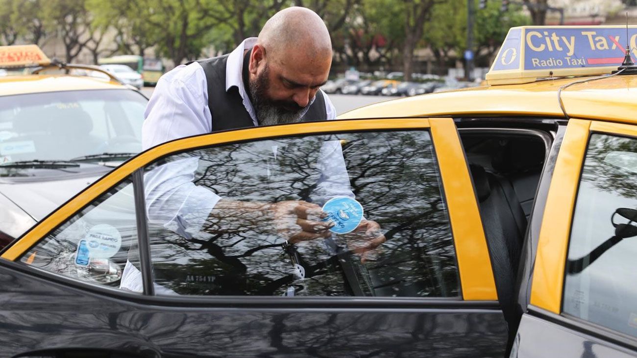 Para competir con las apps, casi la mitad de los taxis ya usa pago digital