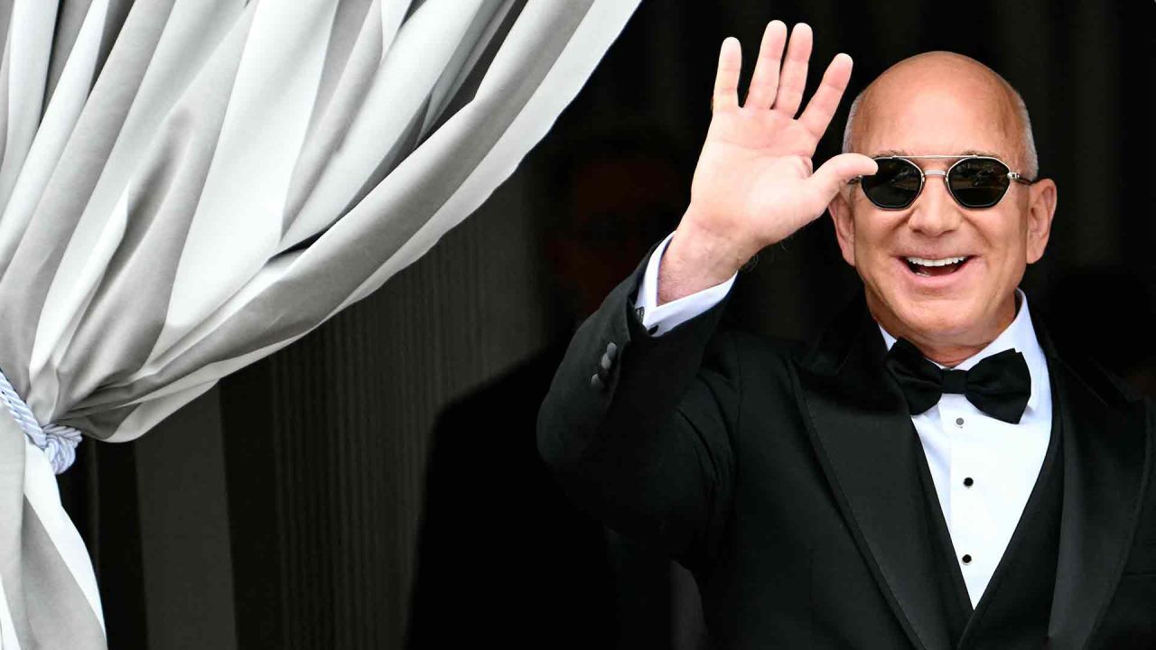 En “QR!” pusieron en discusión el sistema impositivo de los multimillonarios tras una polémica frase de Jeff Bezos