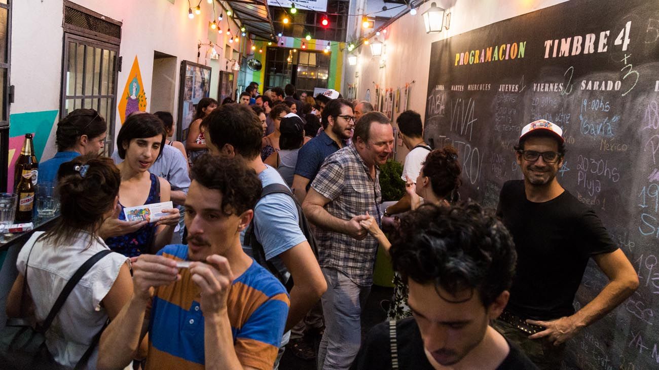 El teatro se reconvierte con entradas a la gorra y horarios alternativos