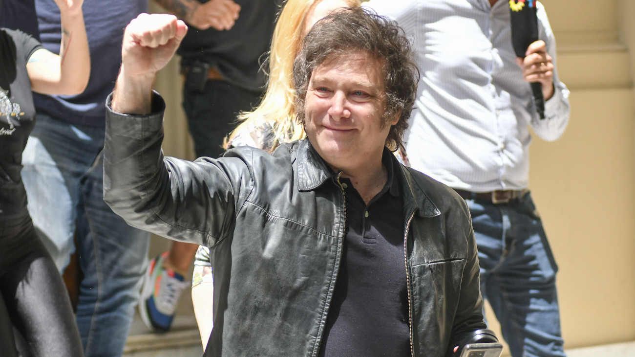 Voto Javier Milei, rodeado por una multitud: "Estamos tranquilos, todo lo que había que hacer se hizo"