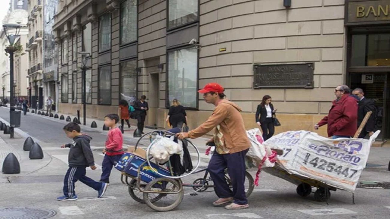 Según un experto, “el principal factor que explica la pobreza crónica es el persistente deterioro laboral que tenemos en el país”