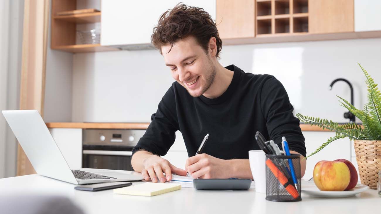 Lanzan una convocatoria para acceder a 750 becas para aprender a programar
