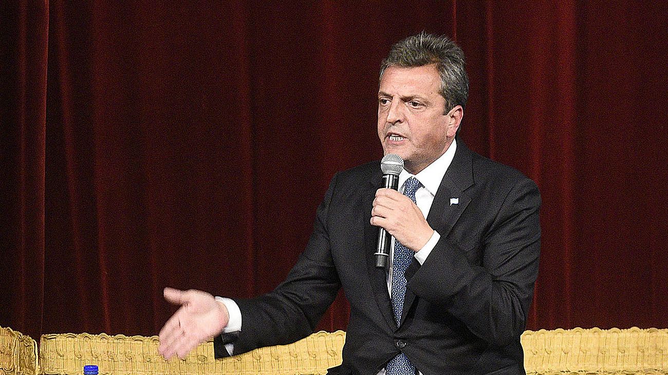 El "Rey de las Cuevas", el apuntado por Sergio Massa tras la disparada del Dólar Blue