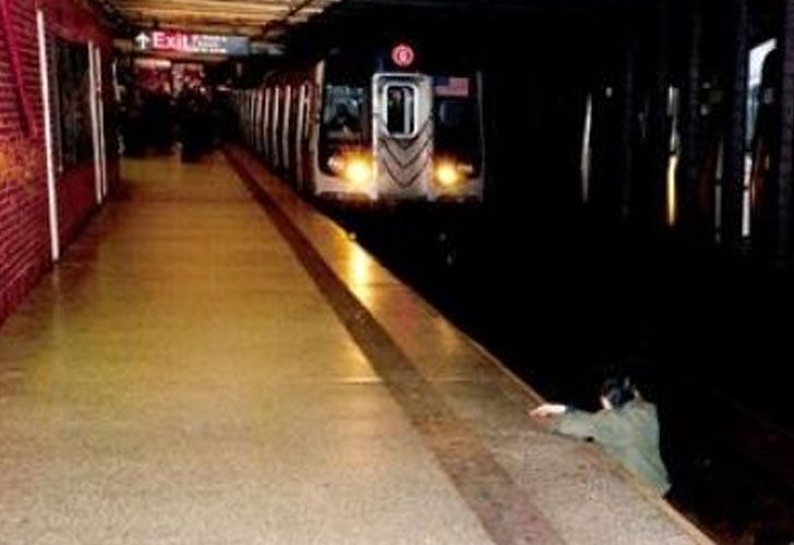 La polémica foto de un hombre a punto de morir