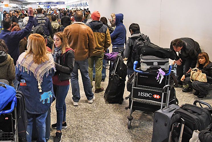 Caos en Aeroparque y Ezeiza por 115 vuelos cancelados