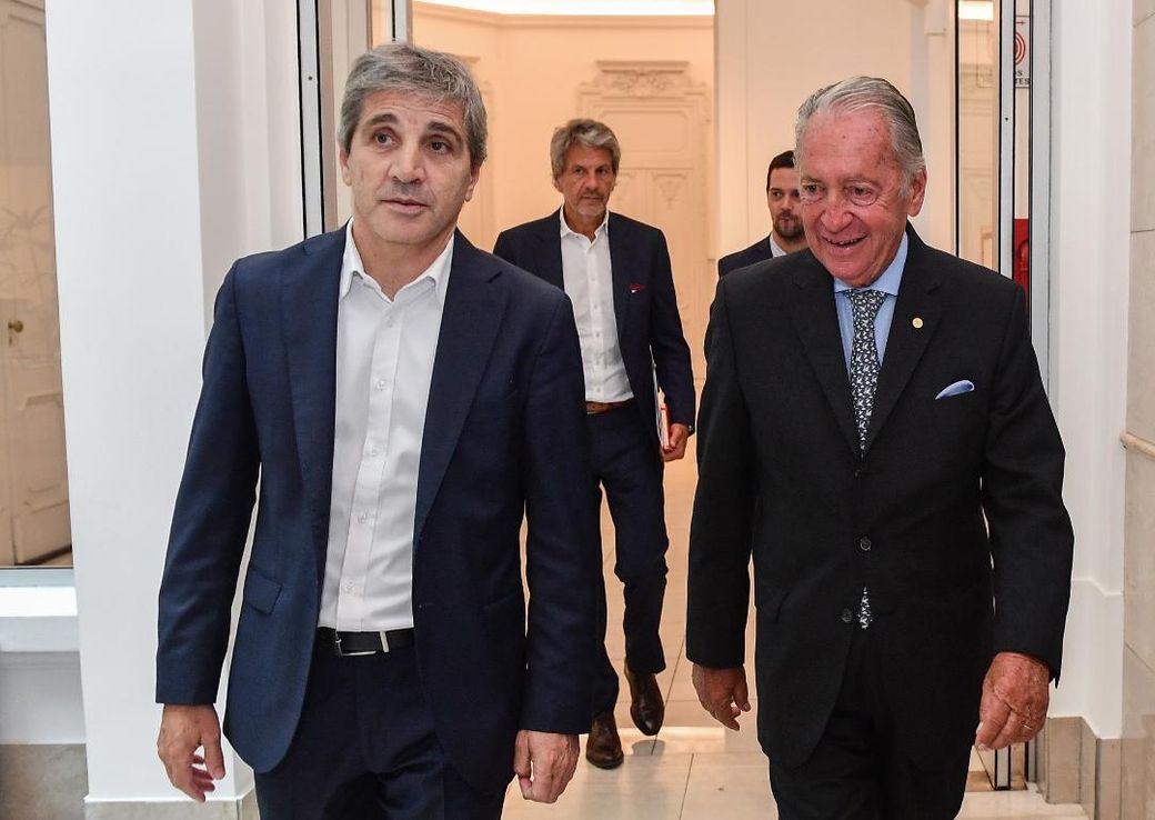 Cómo fue la reunión de la UIA con Luis Caputo