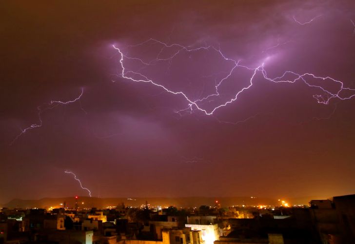 Tormenta extrema en la India: cayeron 37 mil rayos en 13 horas