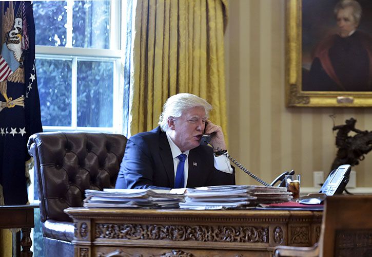 Diálogo de igual a igual con Putin y desconfianza con Merkel y Hollande