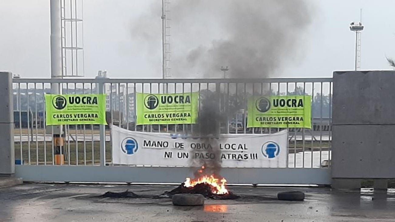 La UOCRA bloquea puertos en Rosario y paraliza exportaciones del agro