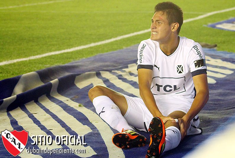 Debutó y a los cuatro minutos se rompió los ligamentos