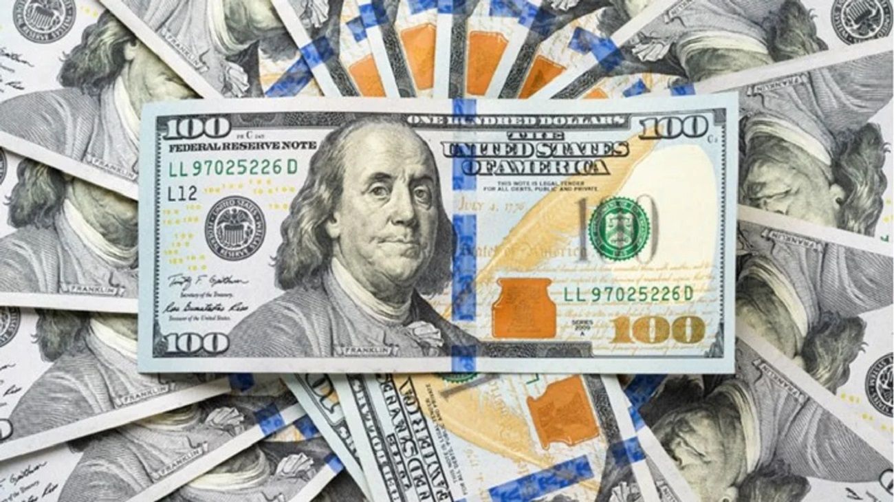 El dólar blue cerró a $1215 para la compra y $1235 para la venta este lunes 3 de junio de 2024
