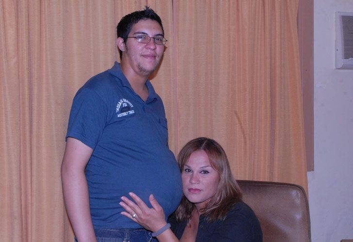 Pareja trans espera un bebé y se casa