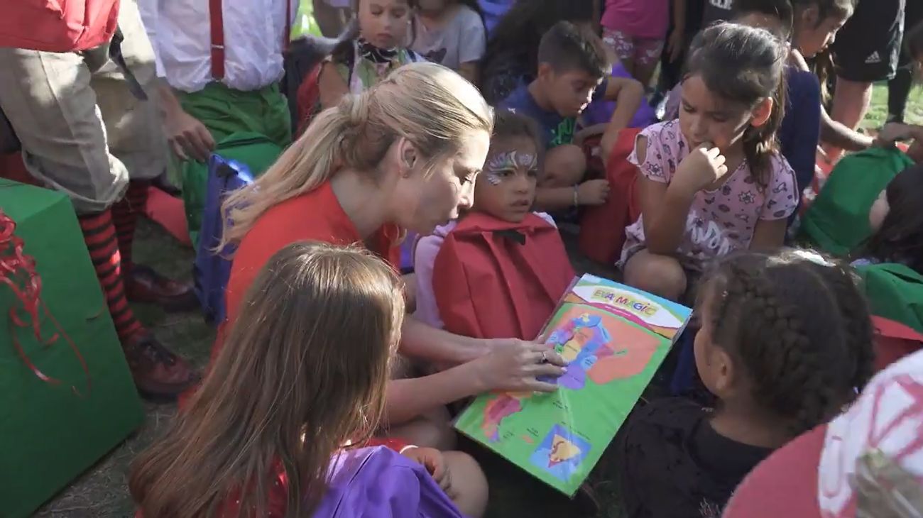 Fabiola Yáñez encabezó un acto con regalos para más de 1000 chicos en Tecnópolis