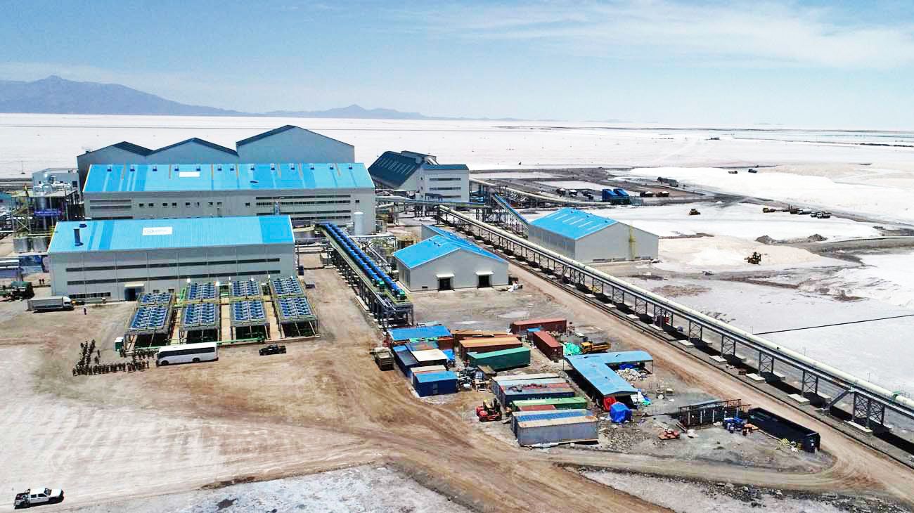 Bolivia inauguró su primera planta estatal de carbonato de litio