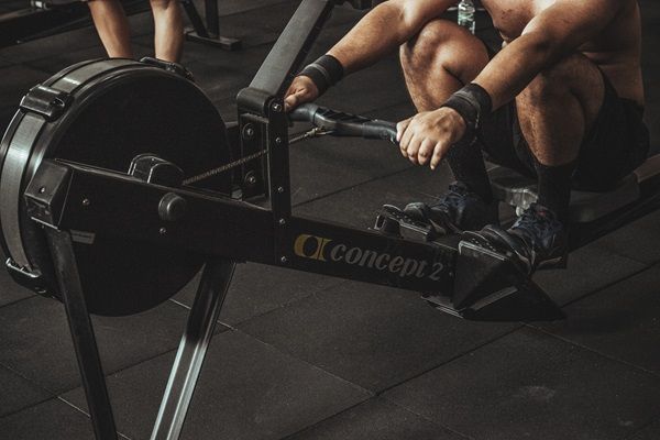 Se debe realizar pesas 2 o 3 veces por semana
