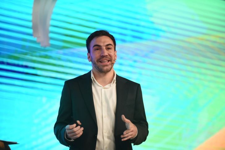 Bulat: "el gobierno se tiene que encargar de no recesionar más"