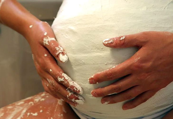 La panza del embarazo se moldea en 3D