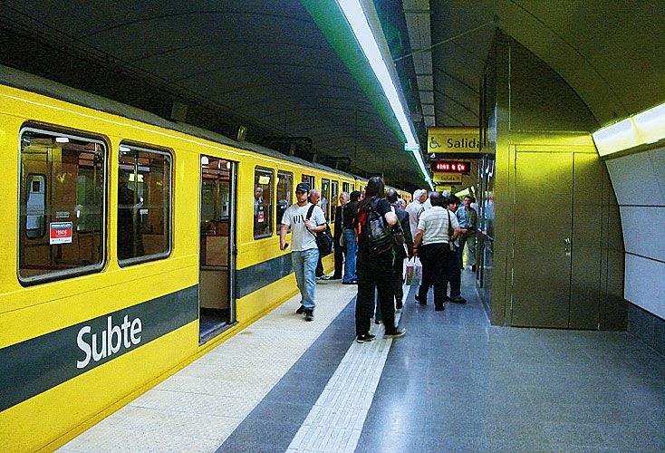 Buscan candidatos de París y Boston para hacerse cargo del subte porteño
