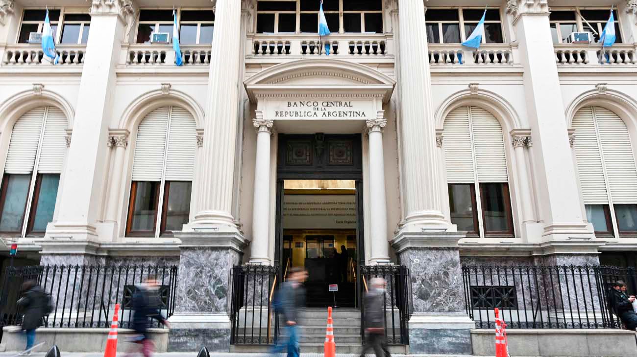 El relevamiento de expectativas del Banco Central pronosticó que el año cerrará con más de 180% de inflación