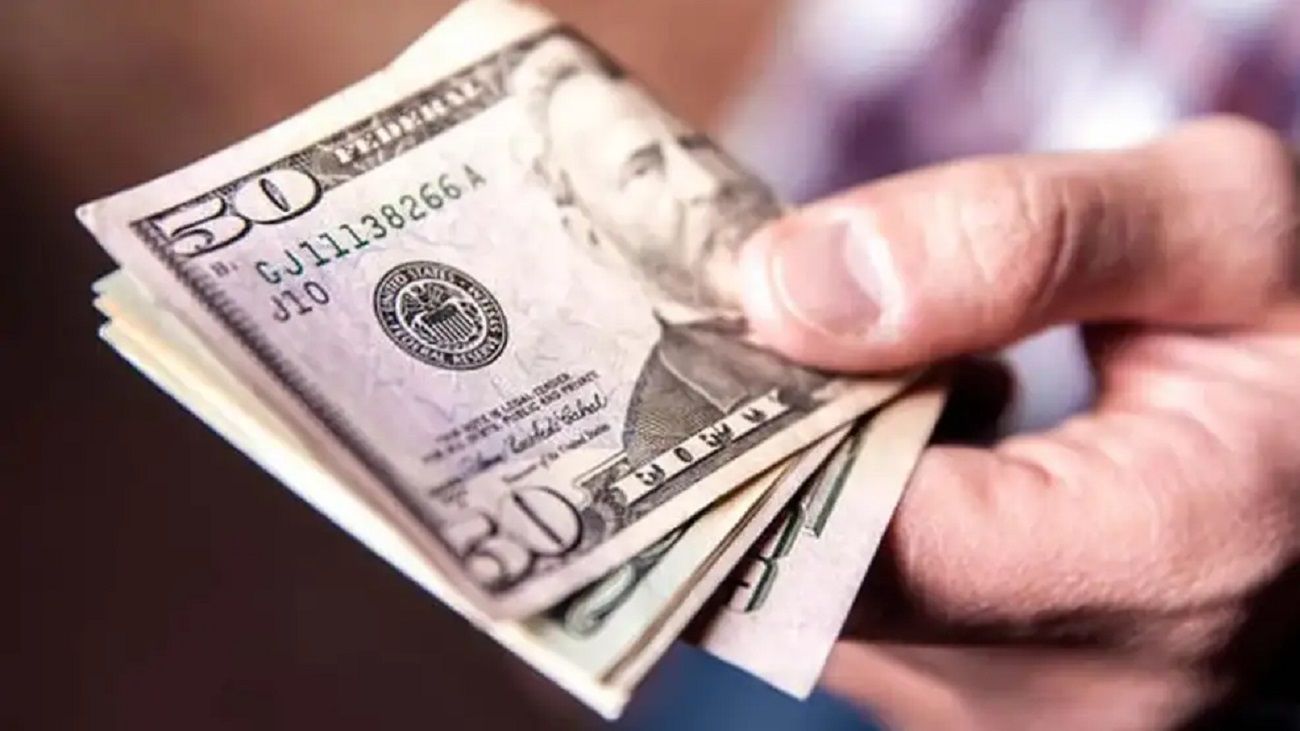 El dólar blue cerró en baja este jueves 28 de mayo y el Banco Central volvió a comprar dólares