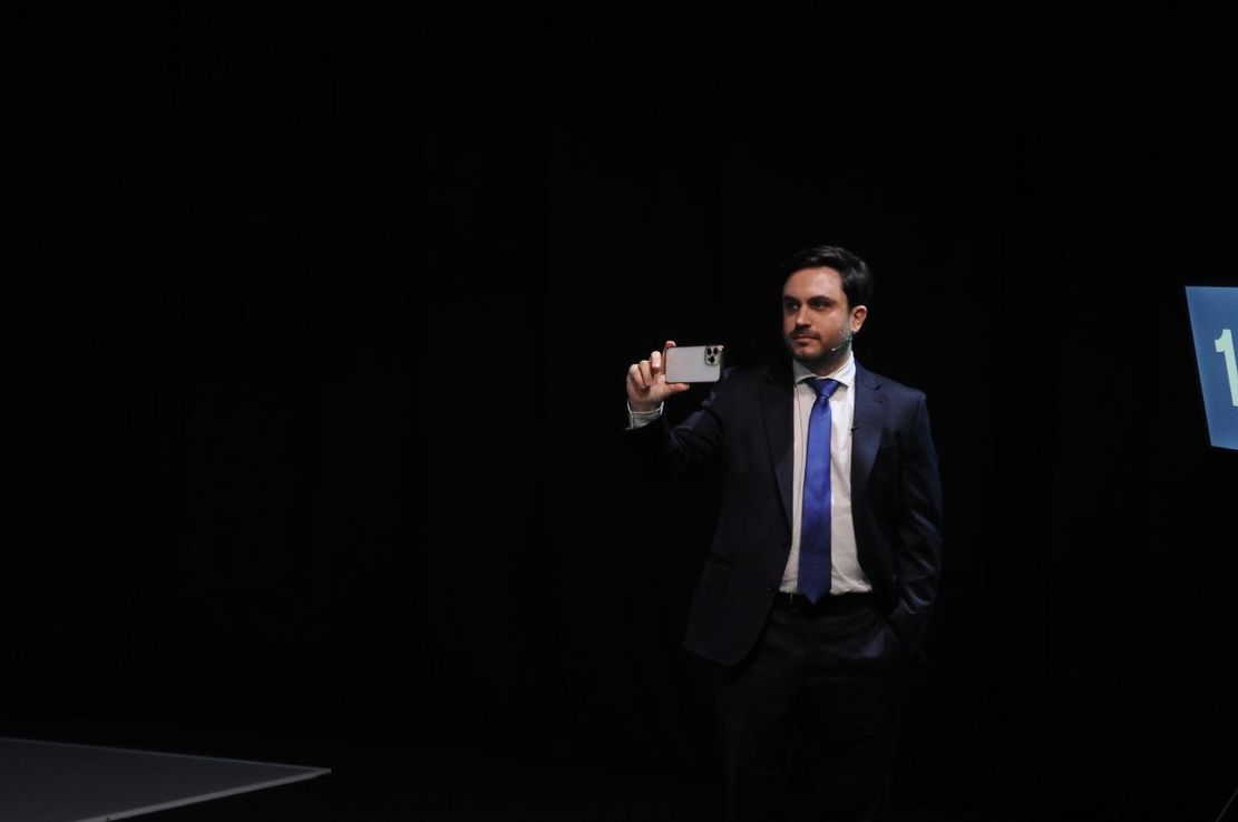 Ramiro Marra fue al debate con los tapones de punta, dijo sentirse incómodo y se cruzó con todos