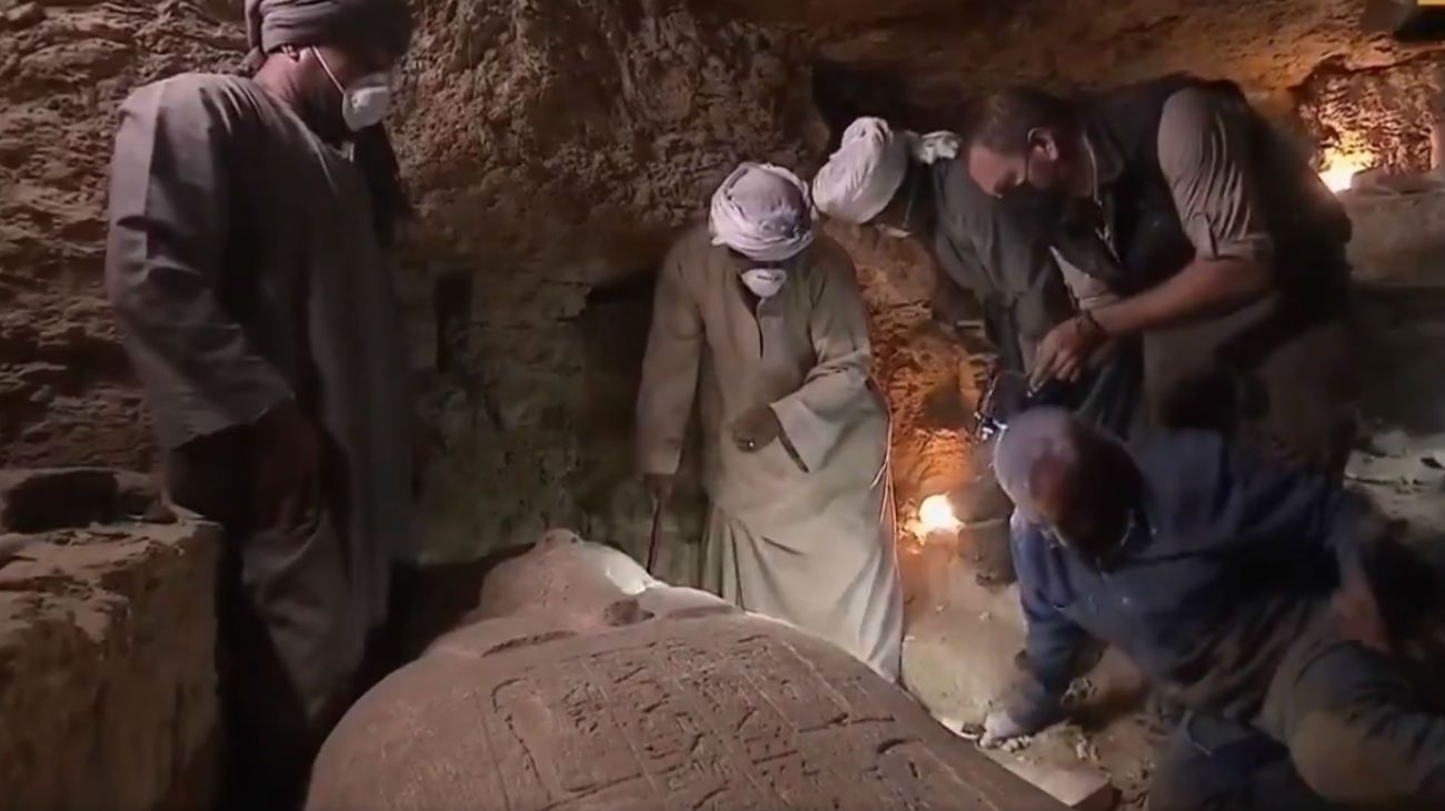 Video | Abrieron un sarcófago egipcio de 2.500 años durante un programa de TV