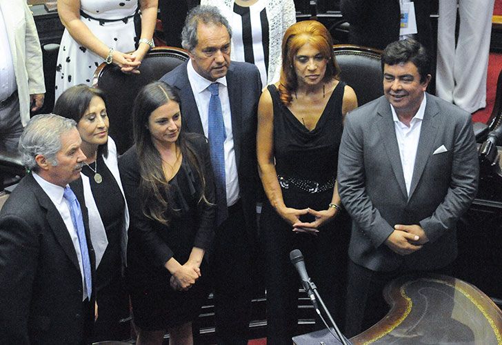 Scioli tenía sueño y se fue del recinto sin emitir su voto
