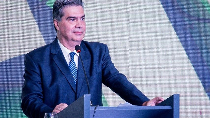 Capitanich se ausentó del acto de diputados electos y lo acusan de anteponer su candidatura al Senado