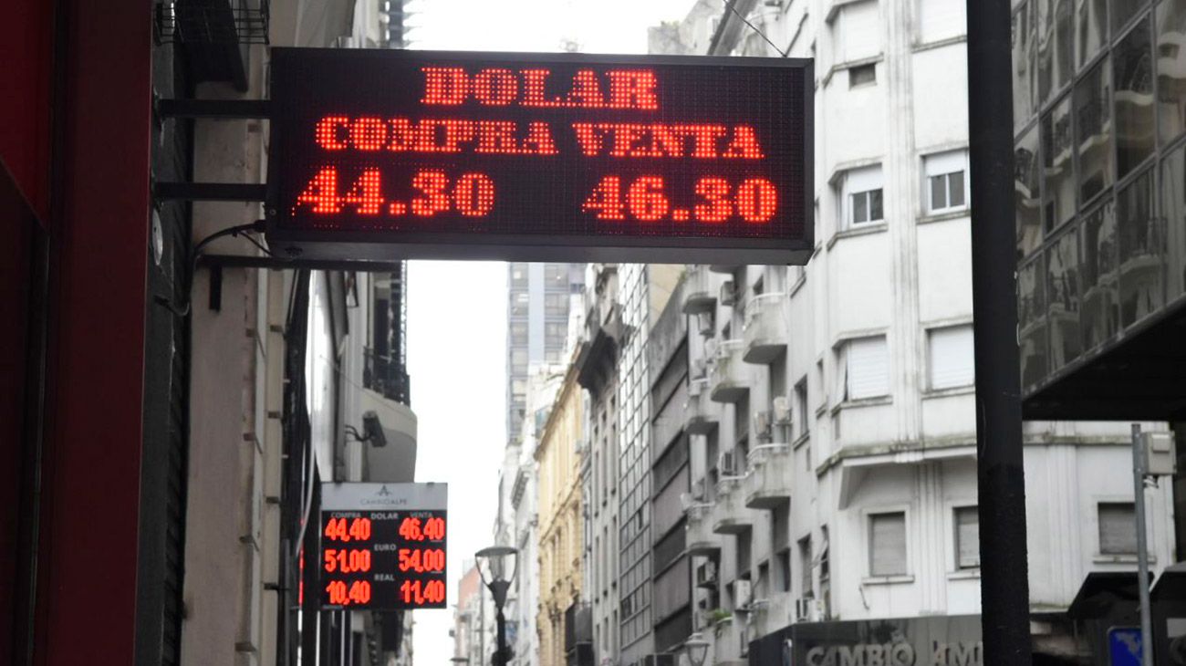 Cómo hizo el Banco Central para contener la suba del dólar