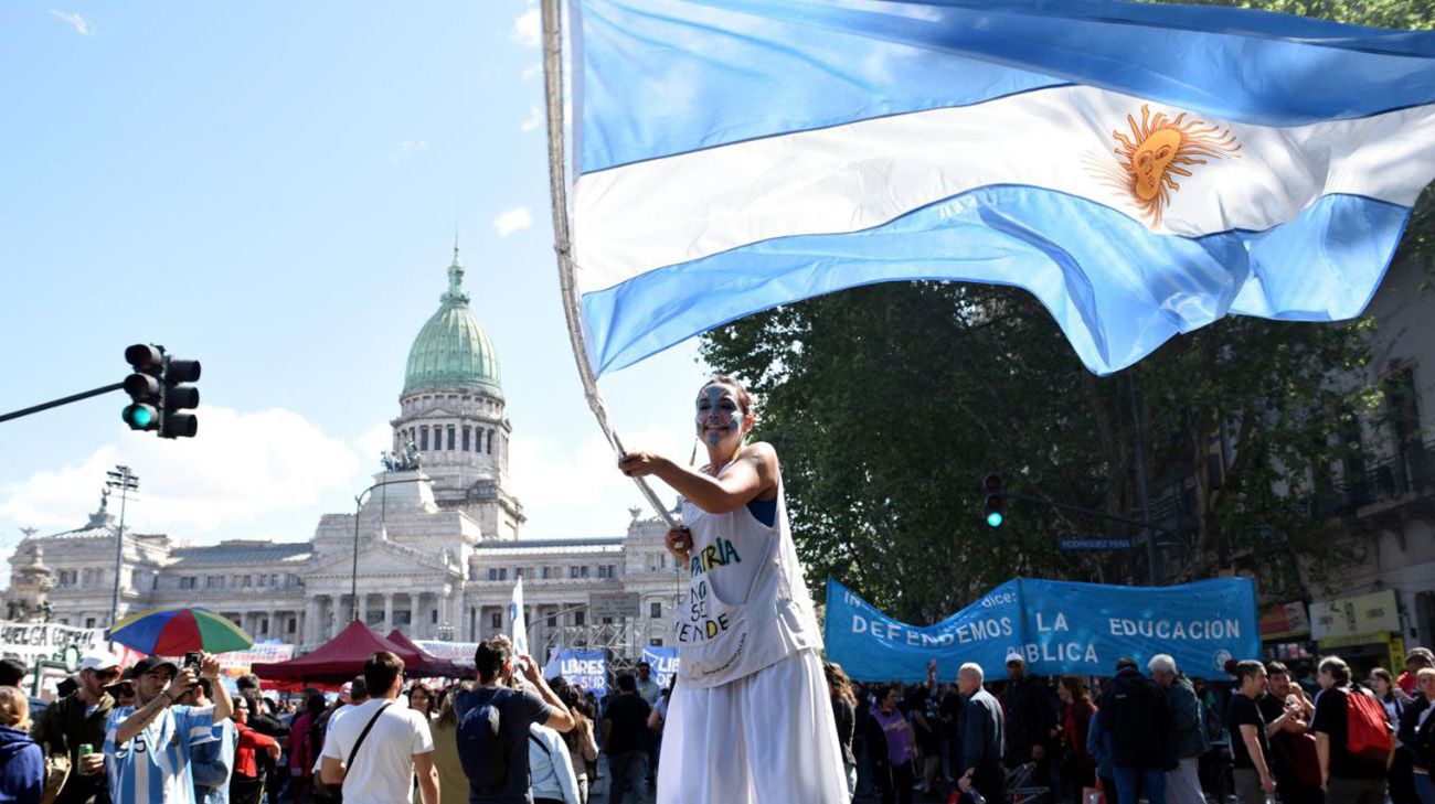 Las imágenes que dejó la segunda marcha universitaria del año frente al Congreso