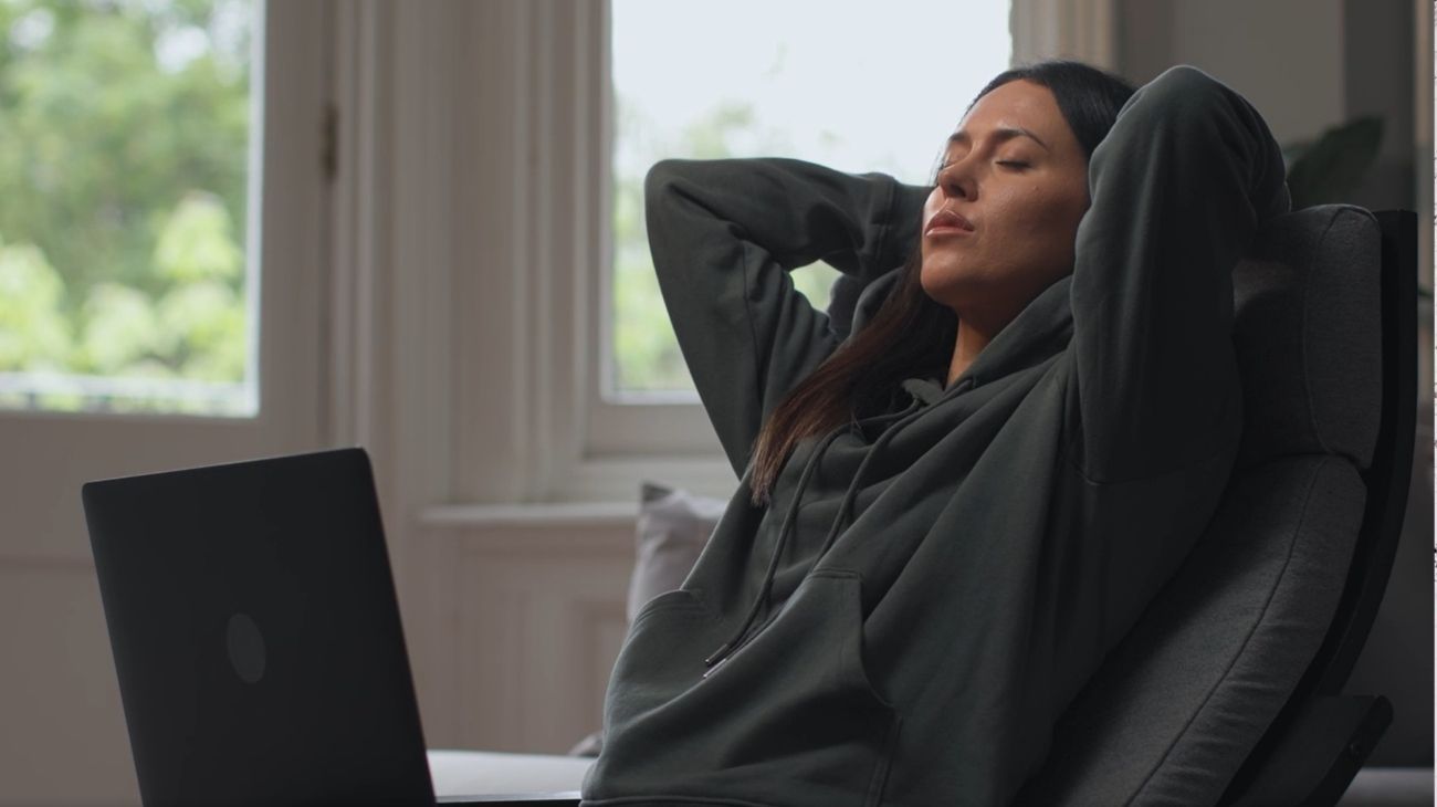 ¿Sueño, agotamiento y cambios de humor?: cuatro ejercicios prácticos para prevenir el "burnout" y dormir mejor