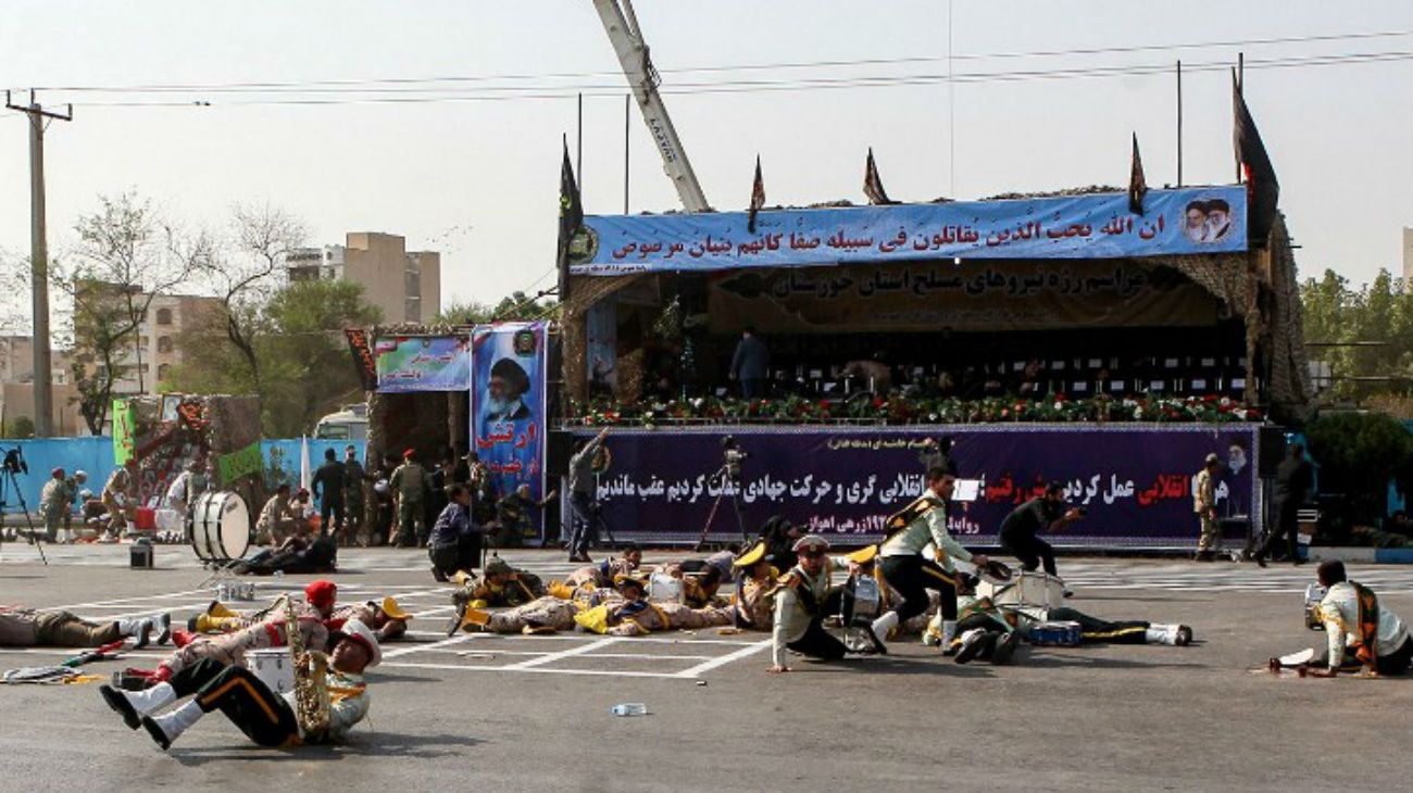 Irán: atentado en un desfile militar deja decenas de muertos y heridos