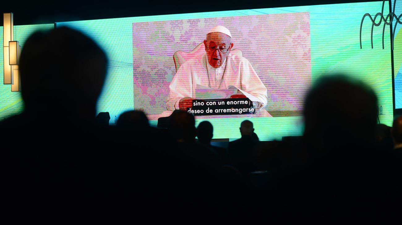 El Papa Francisco enfatizó que "no se puede vivir de subsidios y se debe crear trabajo"