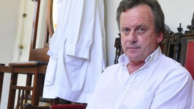 “Los gobernantes le soltaron la mano a los médicos”