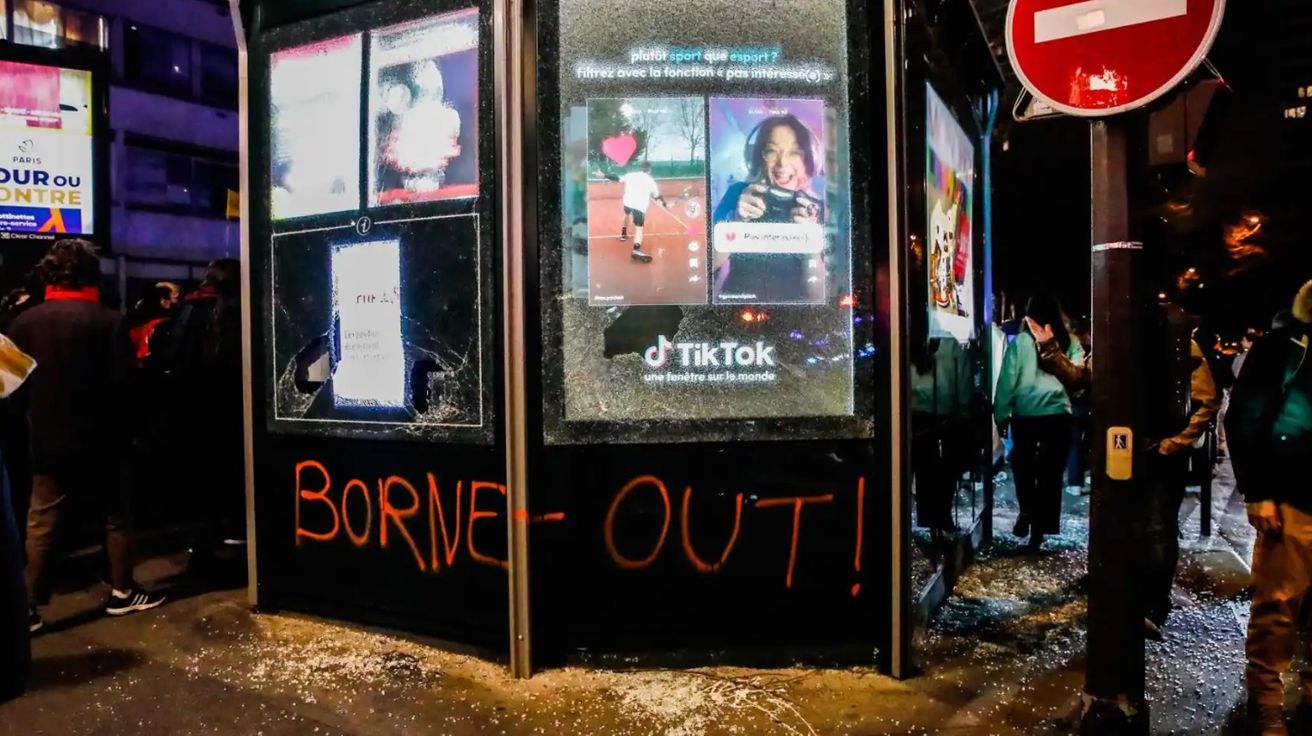 Continua la ola de protestas en Francia por la reforma jubilatoria: ya son más de 100 los detenidos