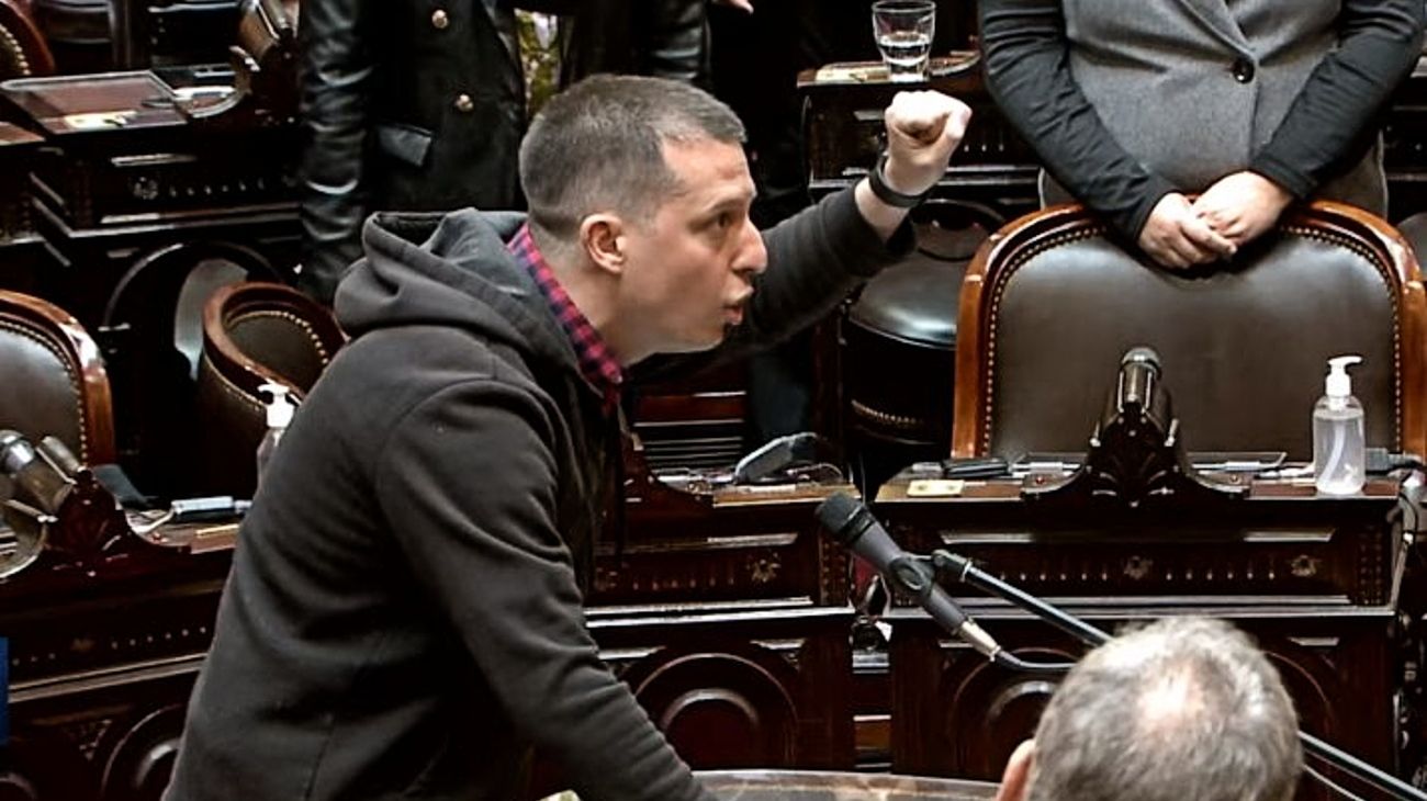 Quién es Juan Marino, el diputado piquetero que juró "por el salario básico universal"