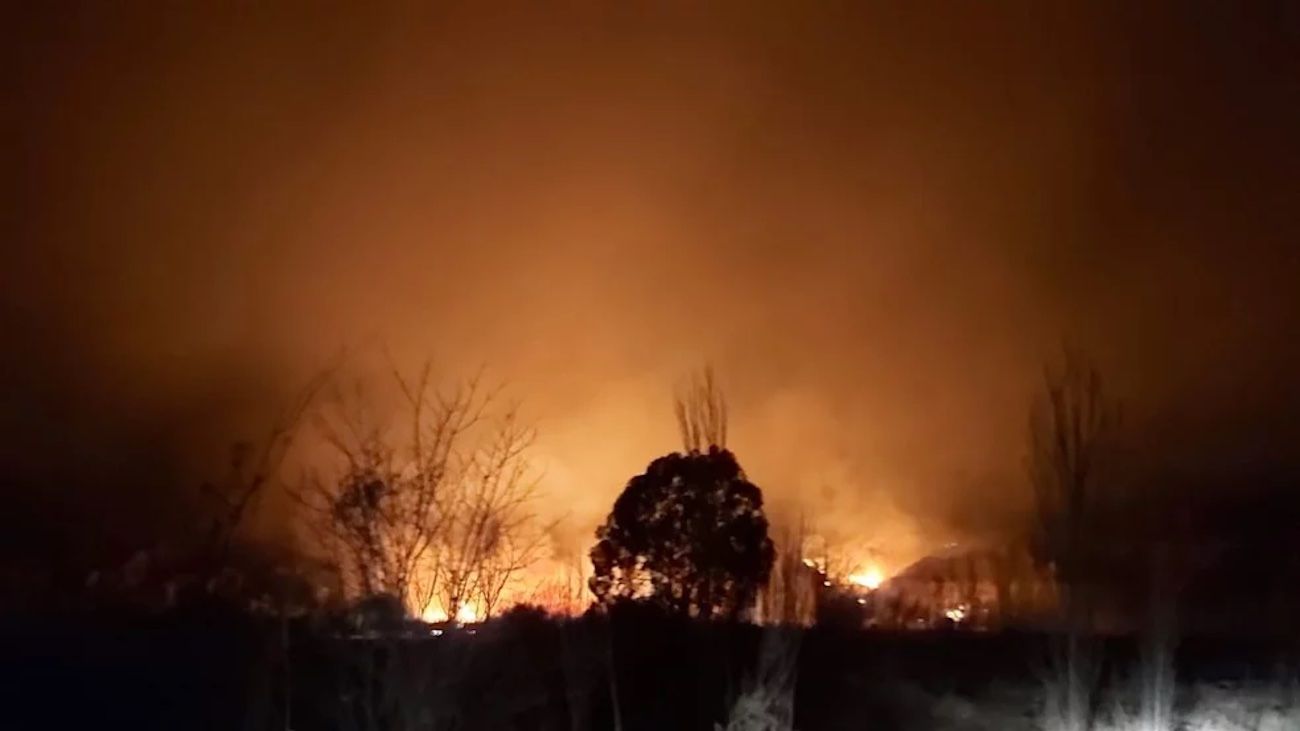 Mendoza: un incendio arrasó campos cercanos a pozos petroleros